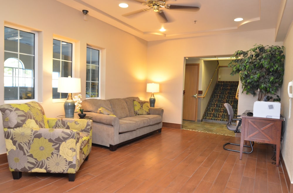 AmericInn by Wyndham Des Moines Airport - photo 5