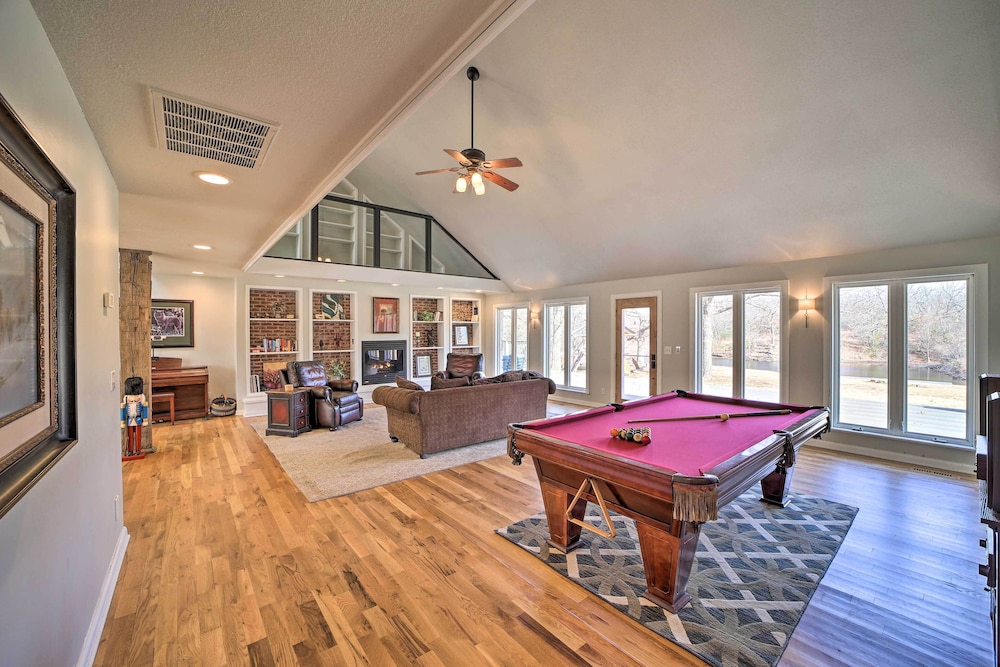 Grand Tulsa Getaway with Private Pond Dock And Deck in Tulsa, United States