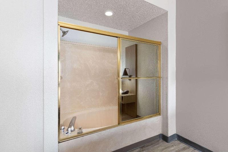 MainStay Suites Decatur River City - photo 33