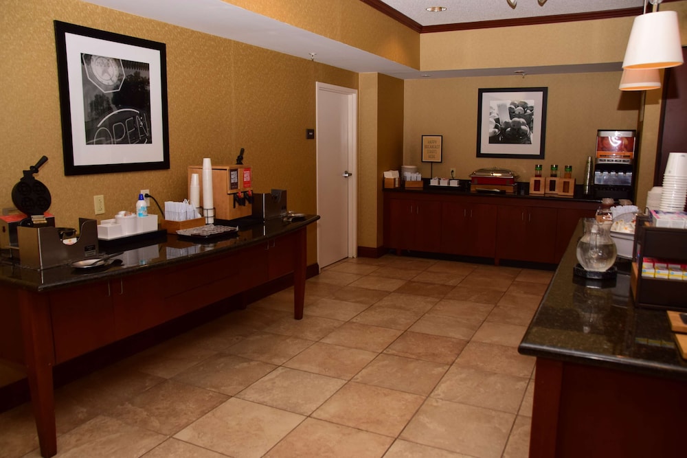 Hampton Inn Indiana - photo 24