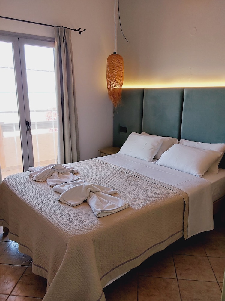 Ninos on the Beach — Corfu — photo 3