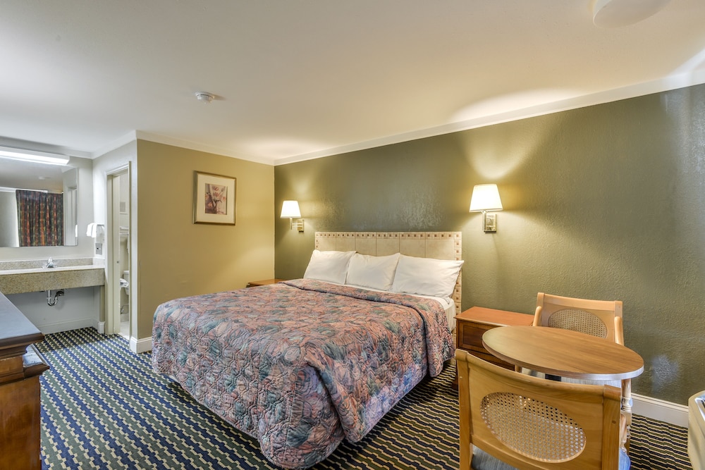 Wake Inn - photo 8