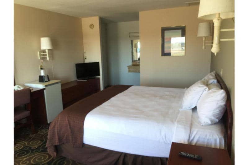 Americas Best Value Inn Elm Creek - photo 4