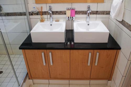 Manhattan Luxury Suite at Canal Walk
