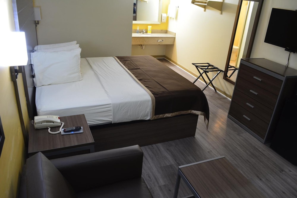 Southern Inn Lumberton - photo 18
