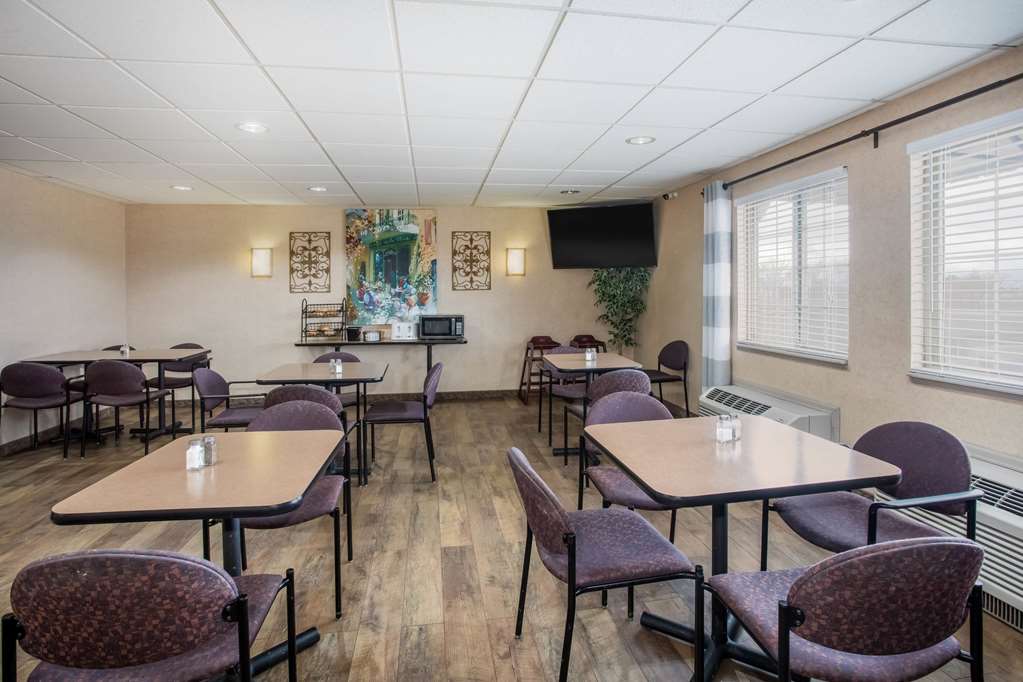 Travelodge by Wyndham Colorado Springs Airport Peterson AFB - photo 2