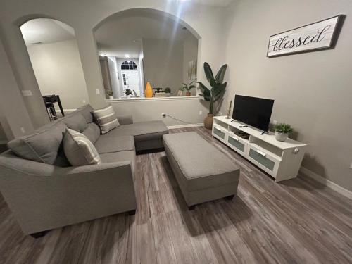 Welcome to LUX Guesthouse — 4-Star Luxury Hotel in Ruskin, United States