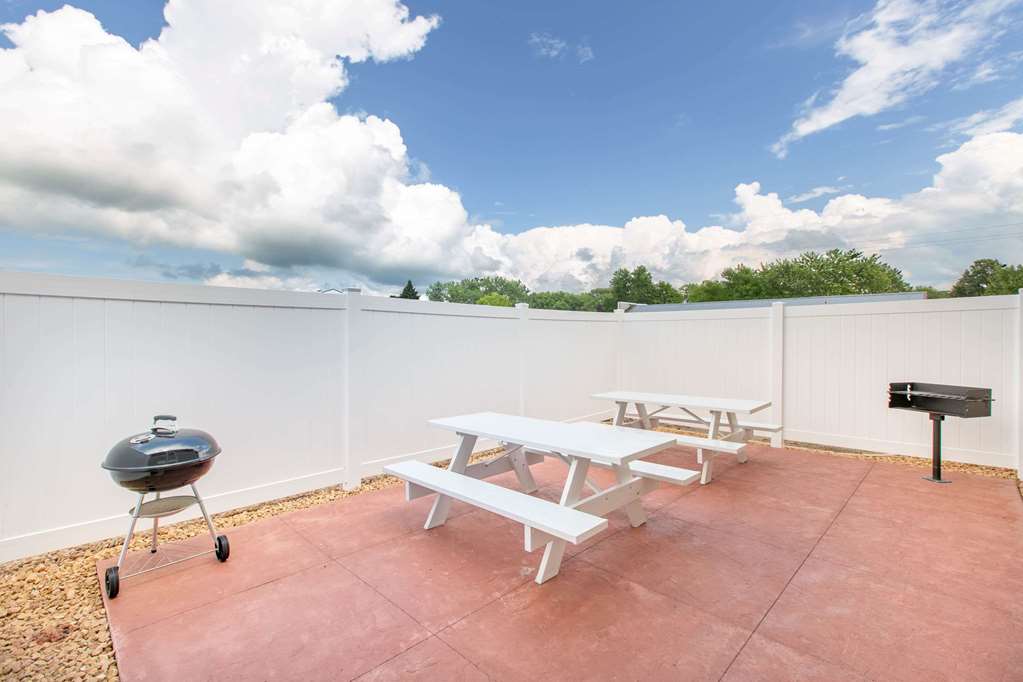 AmericInn by Wyndham Humboldt - photo 24