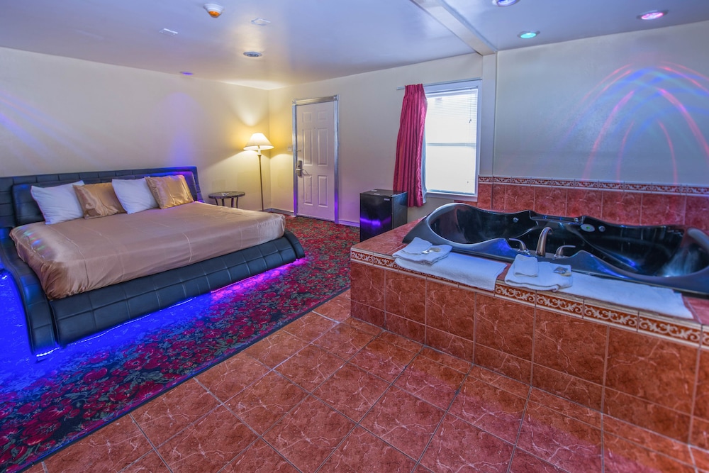 Presidential Inn & Suites - photo 13
