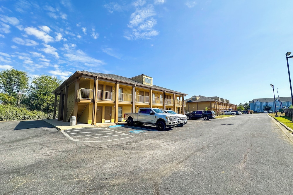 Bonita Lakes Inn by Capital O Meridian I20 - photo 84