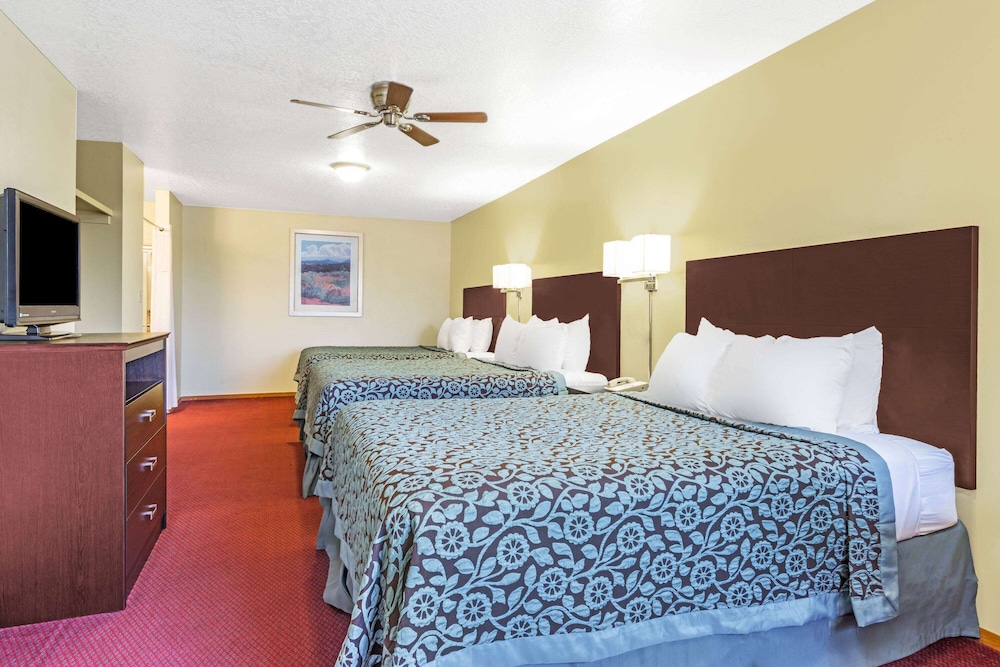 Days Inn by Wyndham Pueblo - photo 8