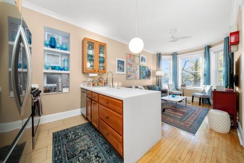 2F Chicago's Little Italy near West Loop & Downtown — 4-Star Luxury Hotel in Chicago, United States