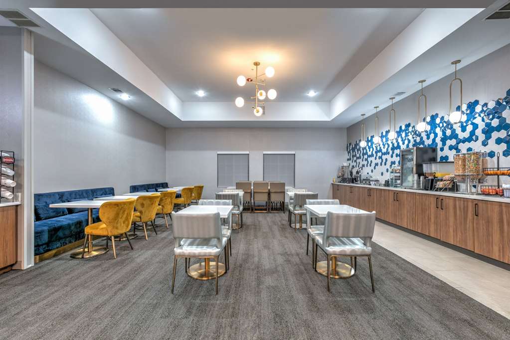 La Quinta Inn & Suites by Wyndham Decatur - photo 31