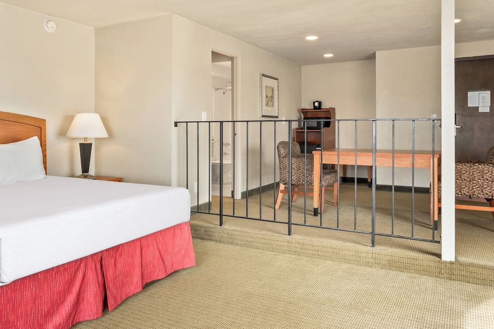 Golden Sails Hotel - photo 11