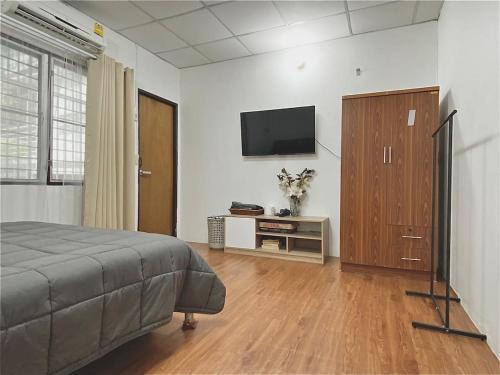 Cheap house 7min next to BTS Kasetsart 5 bedroom