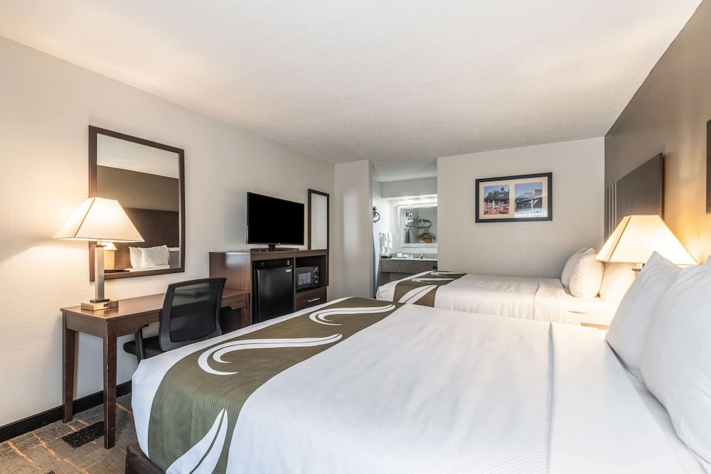 Quality Inn Cleveland North - photo 11