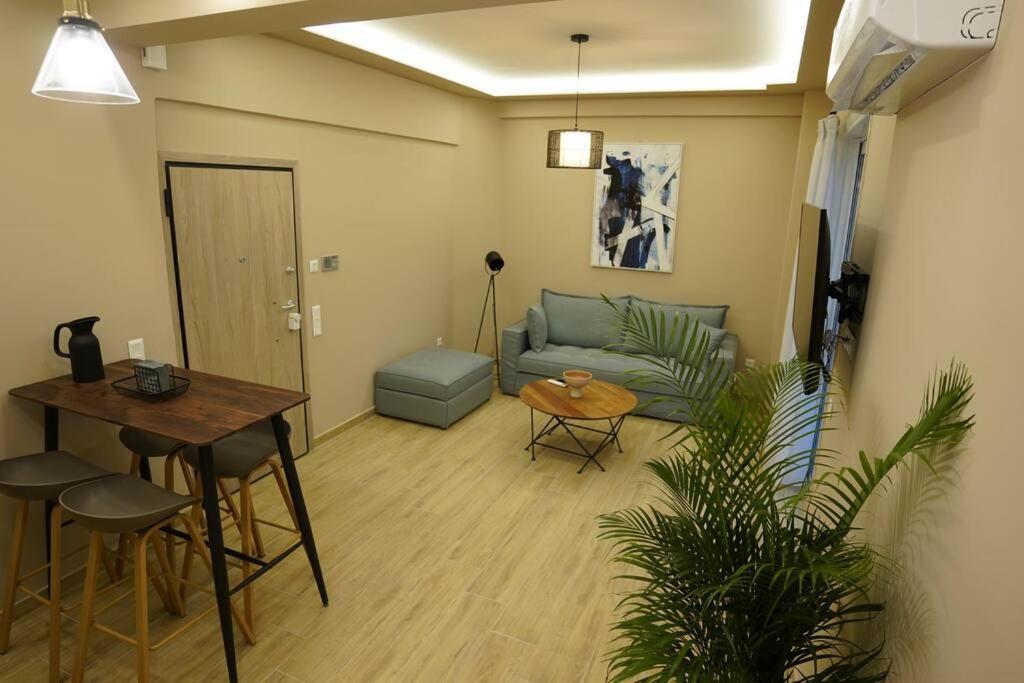 New Ventiri Suite 3 Near Hilton Athens Central Fully Equipped — 4-Star Luxury Hotel in Athens, Greece