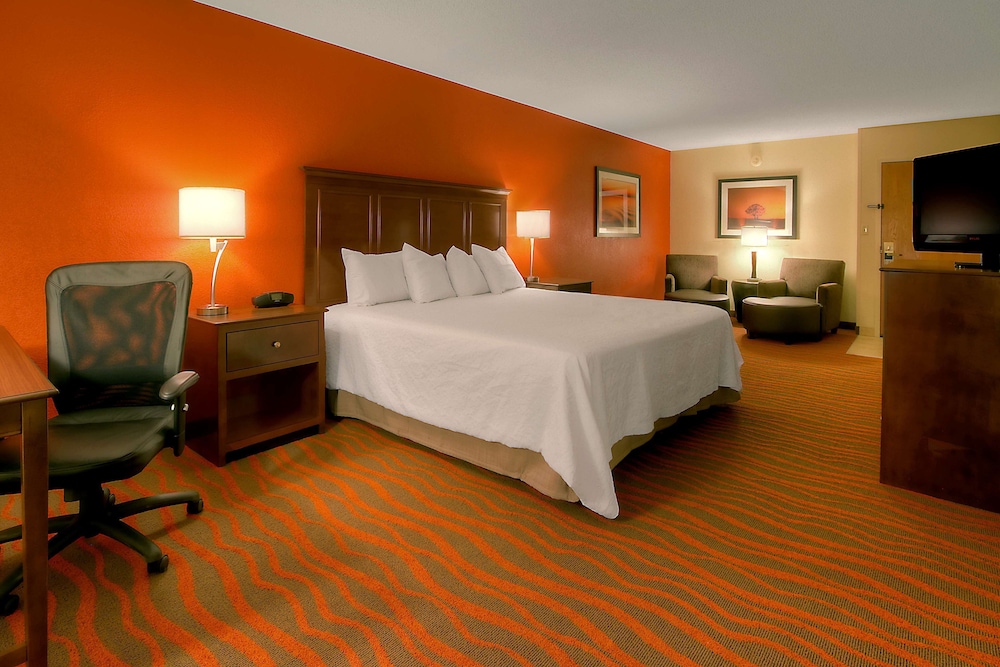 Hampton Inn Russellville - photo 9