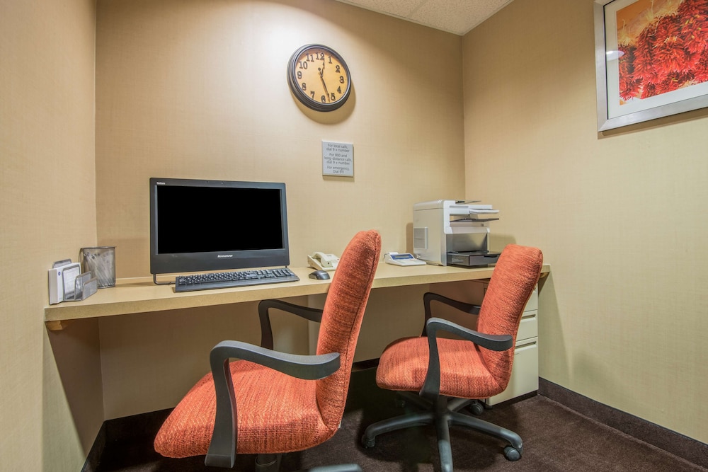 Hampton Inn & Suites Los Alamos White Rock - photo 13