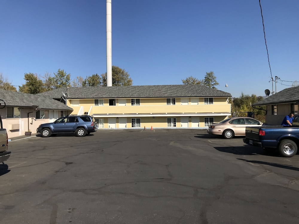 Relax Inn of Medford - photo 15