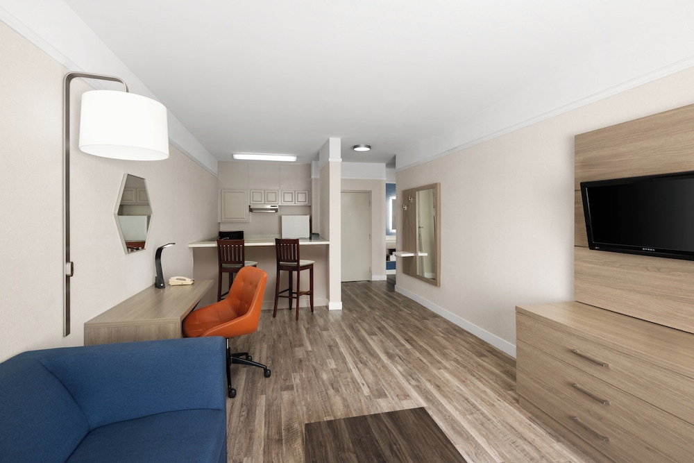 Holiday Inn Express Hotel & Suites San Dimas by IHG - photo 32