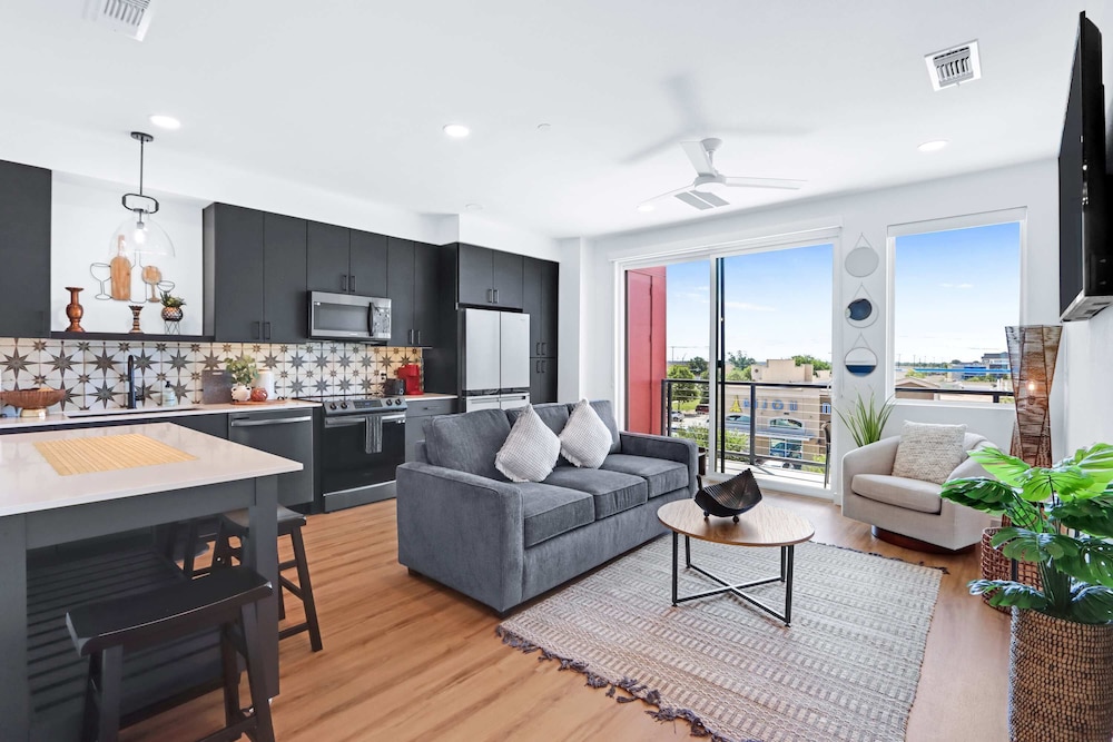 Modern Hill Country Condo For 4 W Resort Perks — New Braunfels