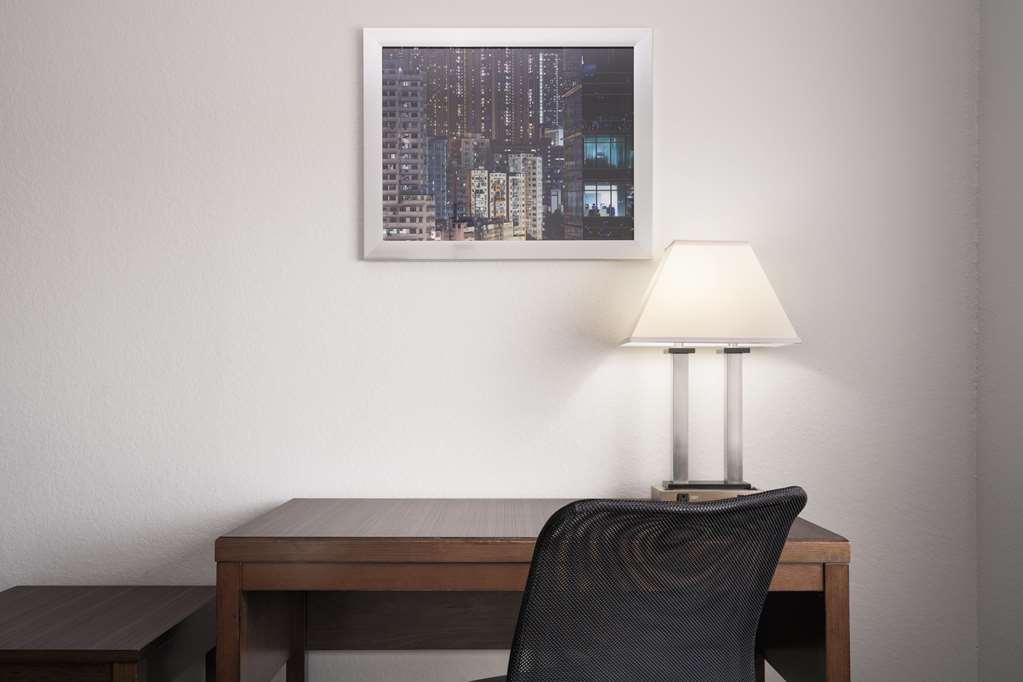 Best Western Plus College Station Inn & Suites - photo 27