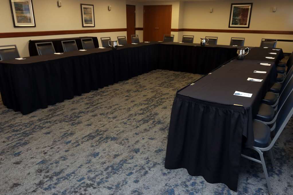 Best Western Plus Dubuque Hotel & Conference Center - photo 44
