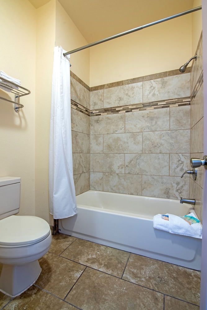 Silver Spruce Inn - photo 33