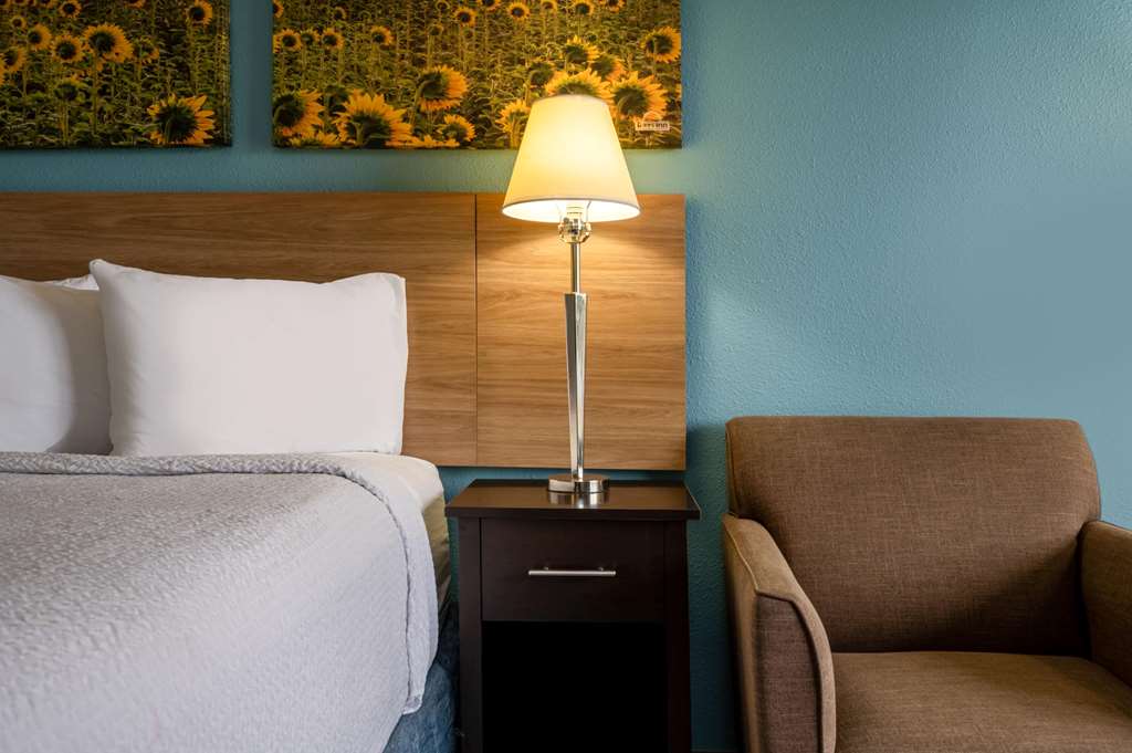 Days Inn by Wyndham Perrysburg Toledo - photo 20
