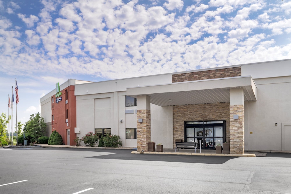 Holiday Inn Express Greencastle by IHG - photo 40