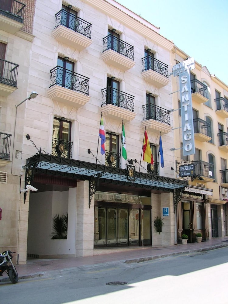 Santiago — hotel in Linares