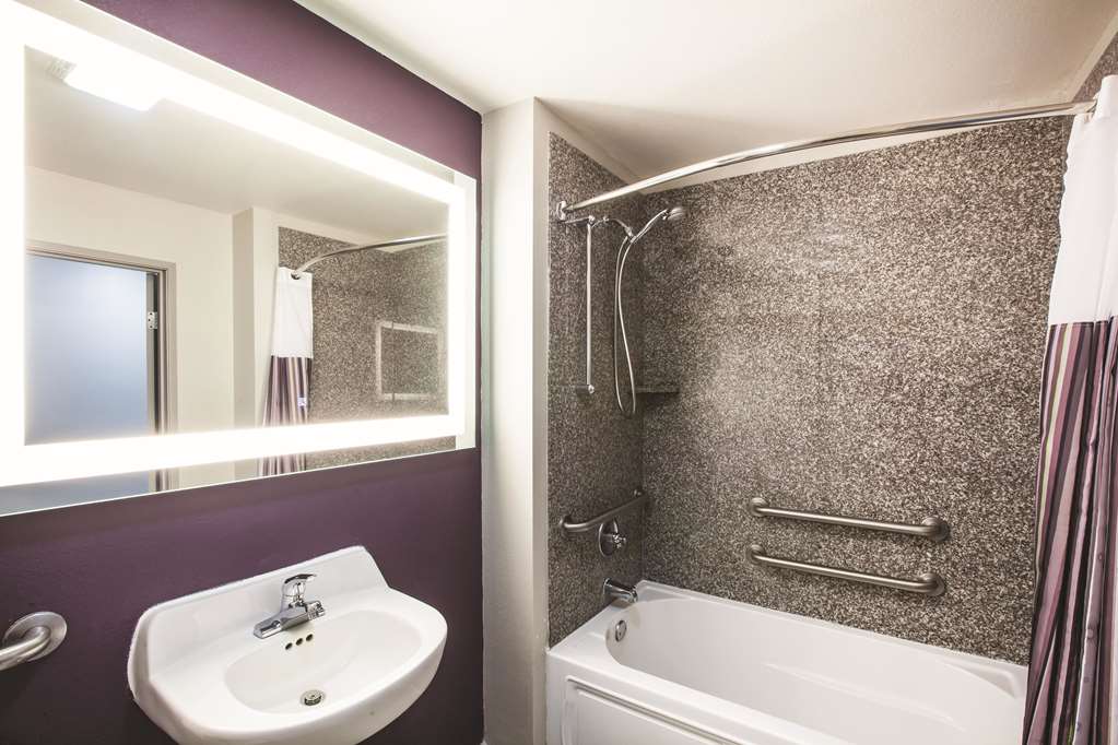 La Quinta Inn & Suites by Wyndham Walker Denham Springs - photo 22