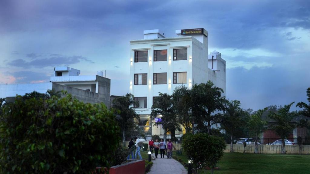 Hotel Park Street in Pathankot, India
