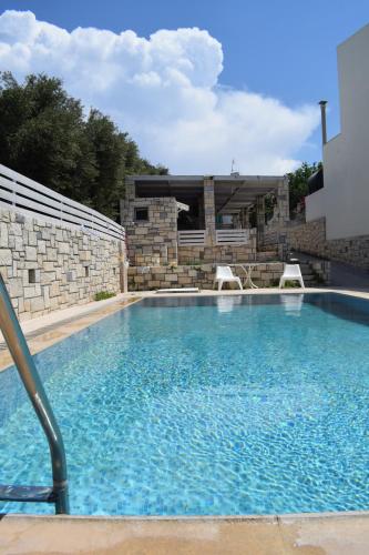 Aquarock Villa with Private Pool — 4-Star Luxury Hotel in Irakleion, Greece