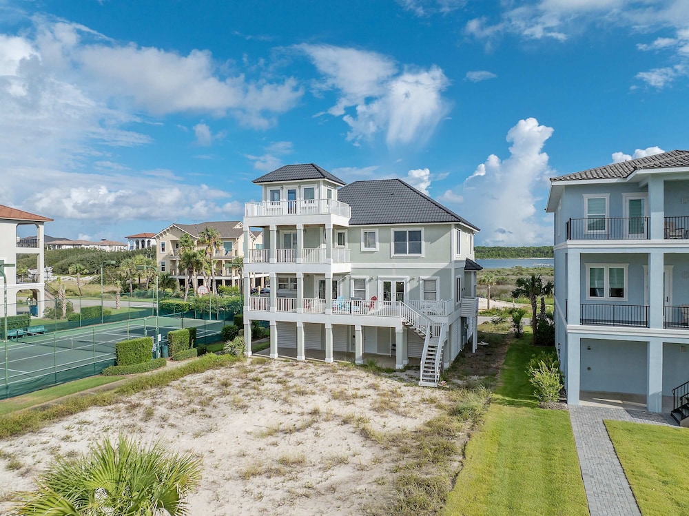 Laguna Sunset Elevator Beach Access in Gulf Shores, United States