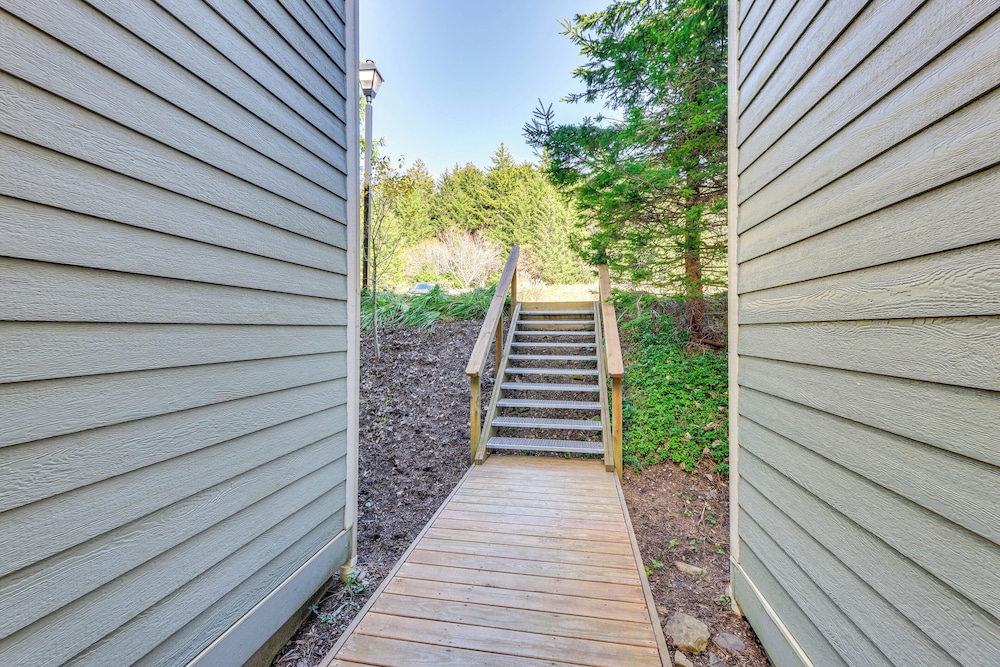 Located in Snowshoe Resort: Townhome w Deck - photo 21