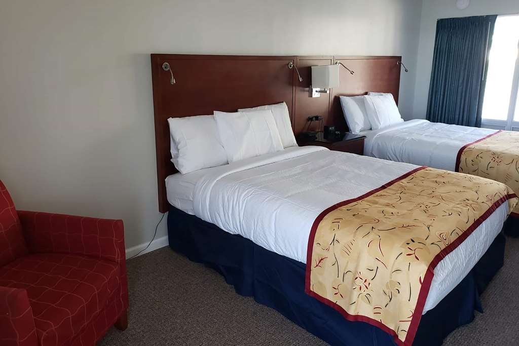 Days Inn & Suites by Wyndham St. Ignace Lakefront - photo 17