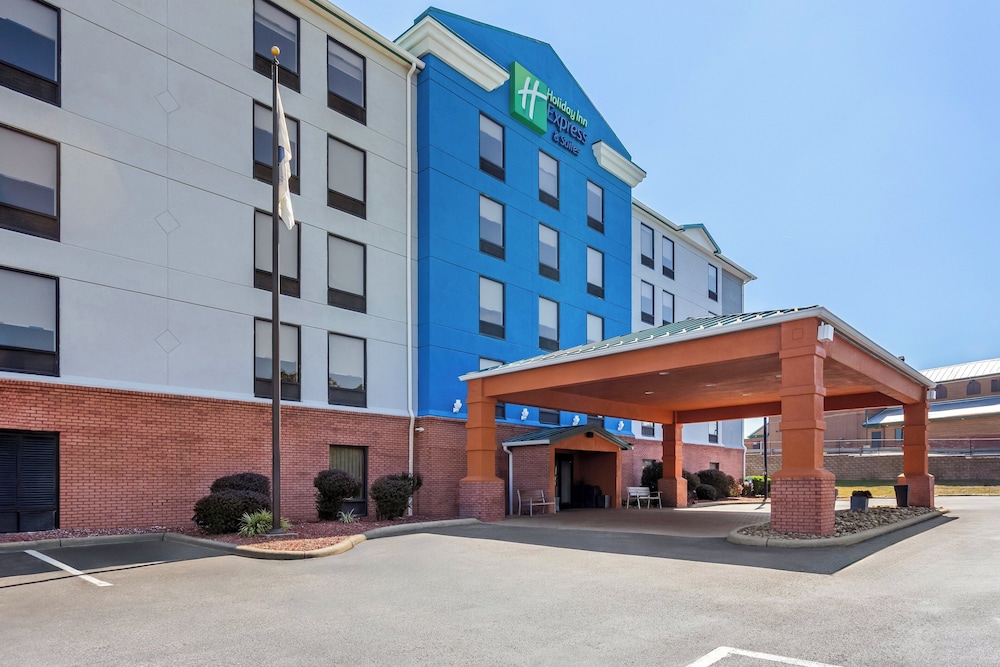 Holiday Inn Express Suites Charleston by IHG - photo 59
