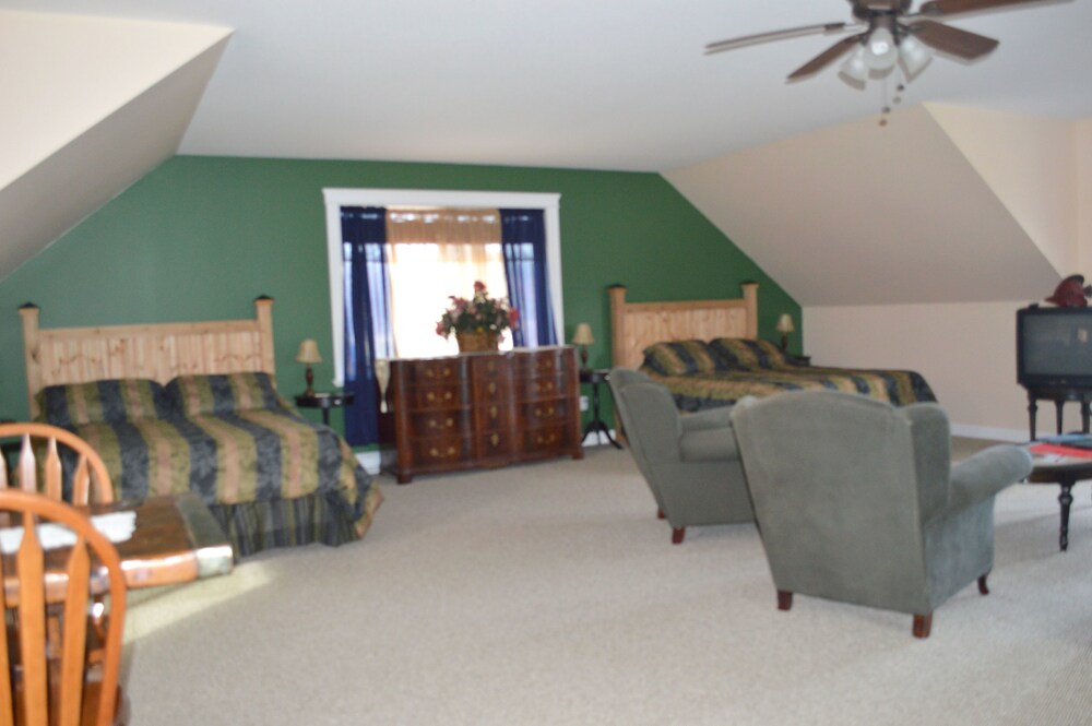 Two Eagles Lodge — Courtenay — photo 3