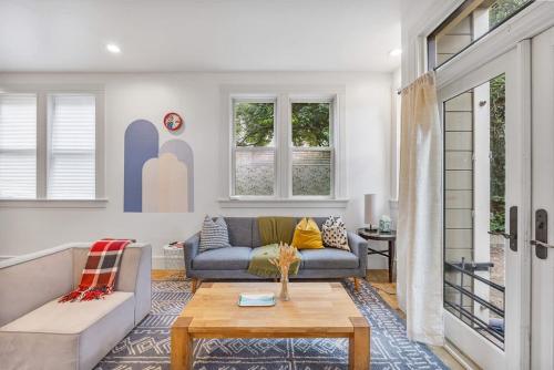 #Urban Elegance 3BR With Parking Near UC BART & Downtown — 4-Star Luxury Hotel in Berkeley, United States