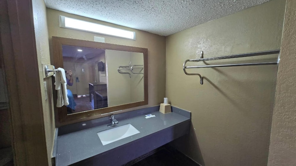 Diamond Inn Motel By OYO Jackson Hwy 80 I 20 - photo 14