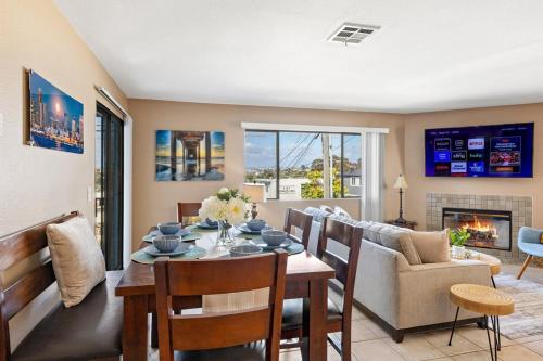 Hidden Gem 3Bed 3Ba Retreat Jacuzzi AC Balconies — 4-Star Luxury Hotel in San Diego, United States