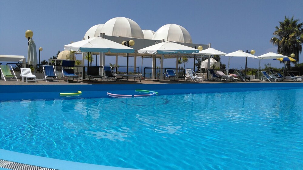 Le Terrazze - carbon neutral hotel in Agropoli