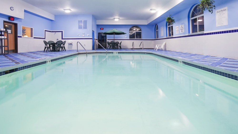 Holiday Inn Express Deforest - photo 18