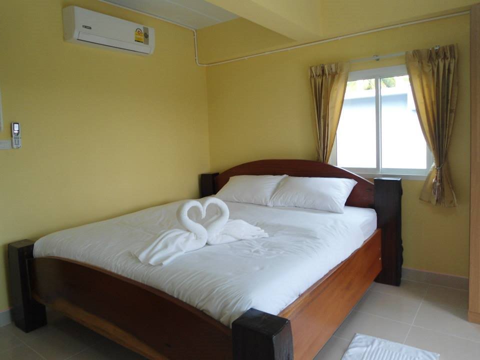 AtMyHomeStay Bangsaphan - carbon neutral hotel in Bang Saphan
