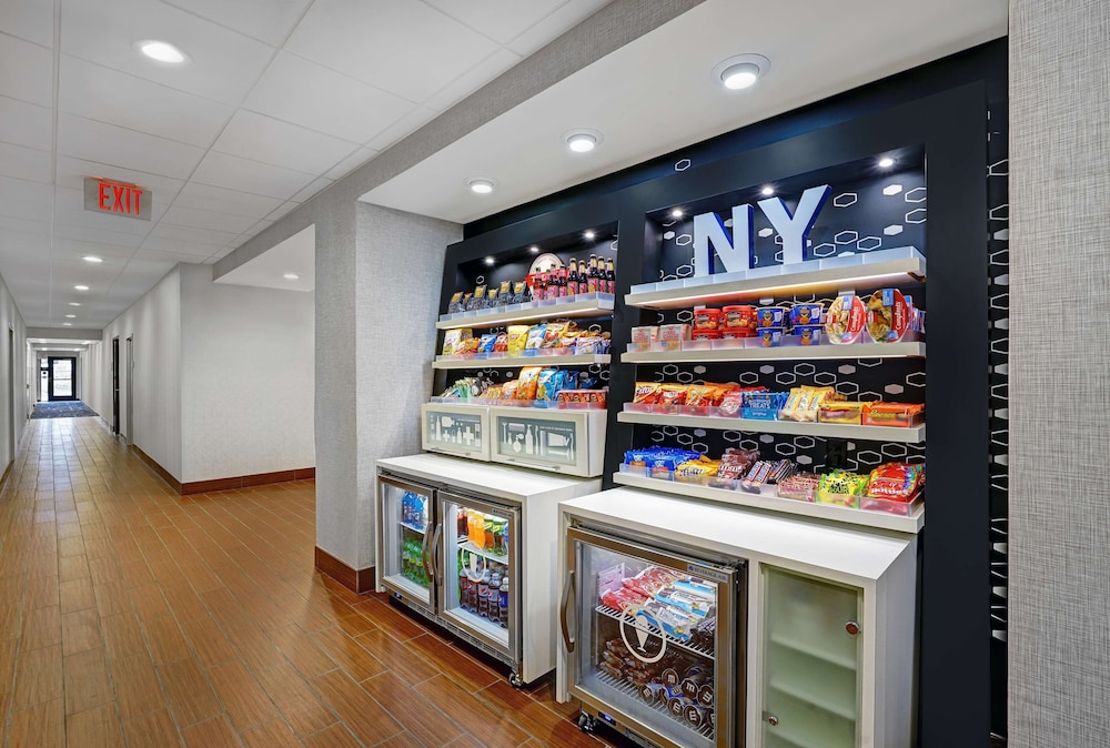 Hampton Inn Utica - photo 24