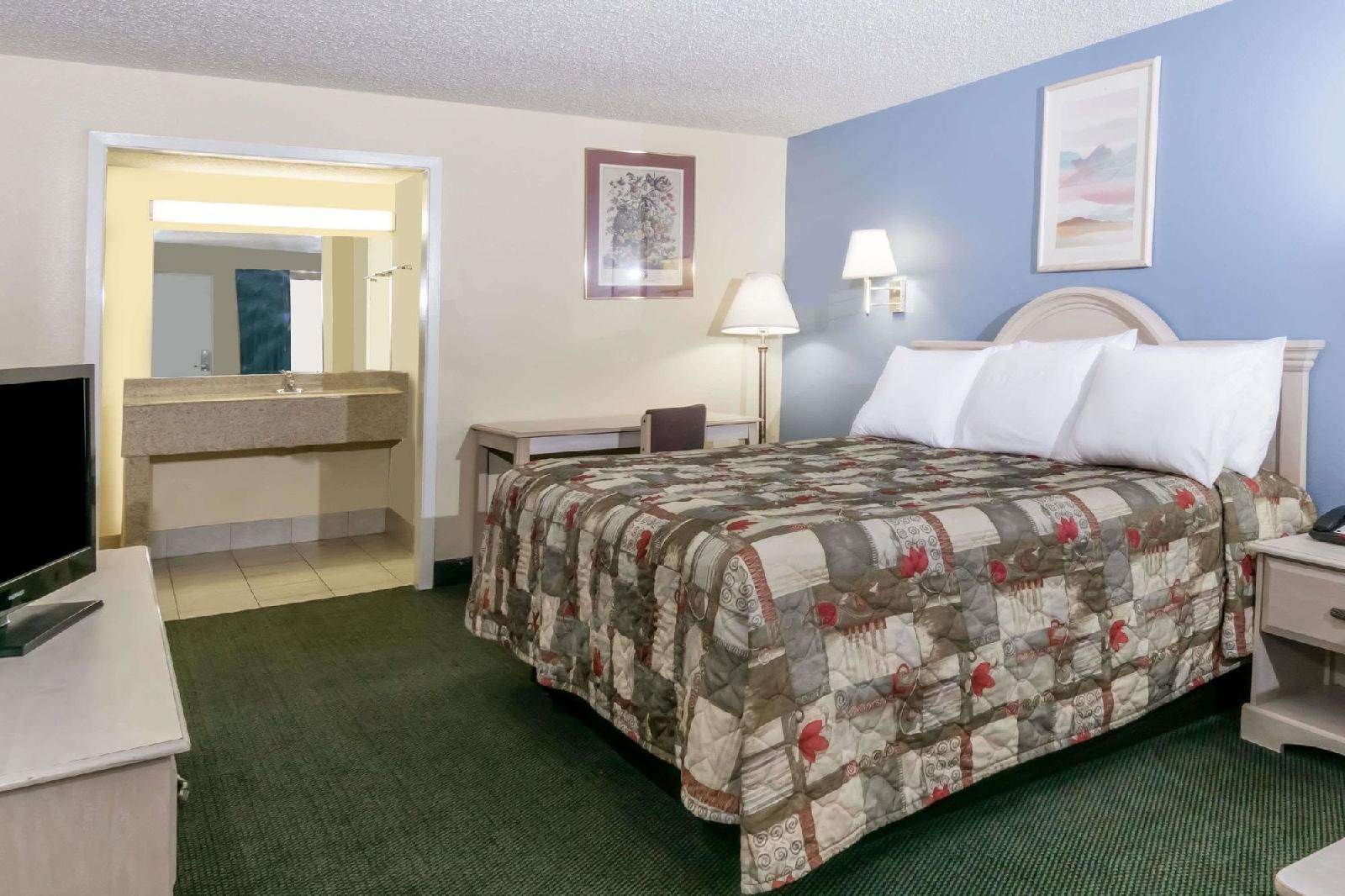 Skylite Inn - photo 6