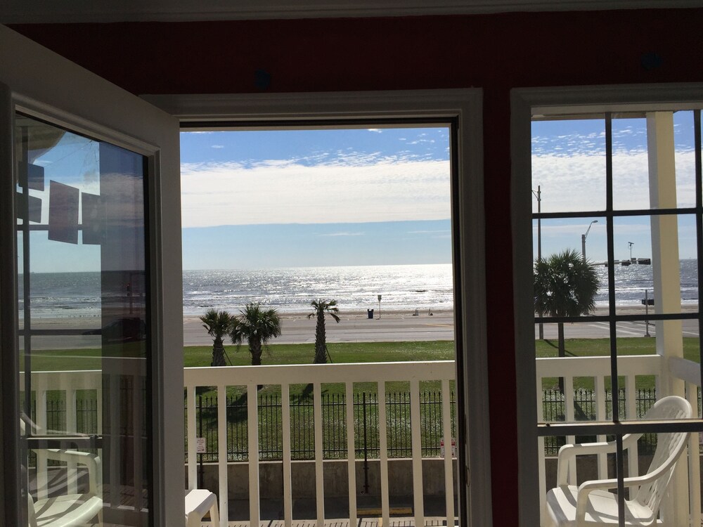 The Blue Lagoon - last minute hotel in Galveston
