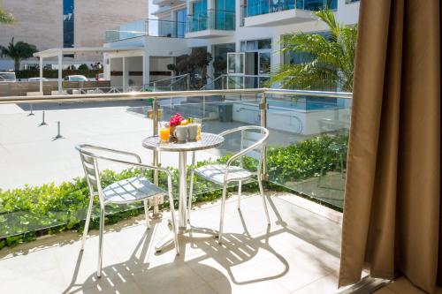 ALICIA Coralli Beachfront Apartment